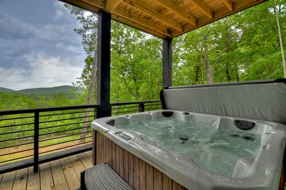 By The Peaks Lodge - Image 2