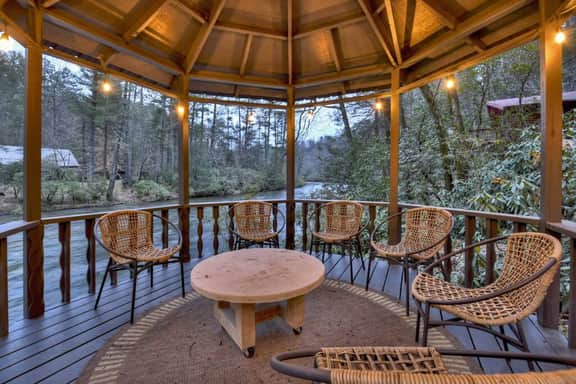 Riverside Hideaway - Image 5